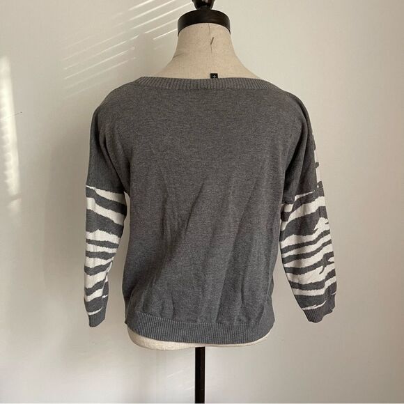 Express tiger grey sweater size Small🐯 - Picture 4 of 10